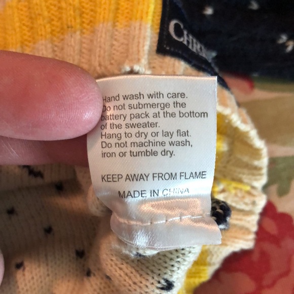 GRISWOLD FAMILY CHRISTMAS Size XL Sweater Snow Rhinestones Snowflake Light-Pack - Picture 11 of 16